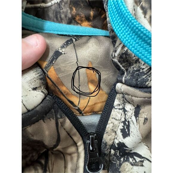 Legendary Whitetails Camo 1/4 Zip Hoodie Size Medium - Picture 7 of 9